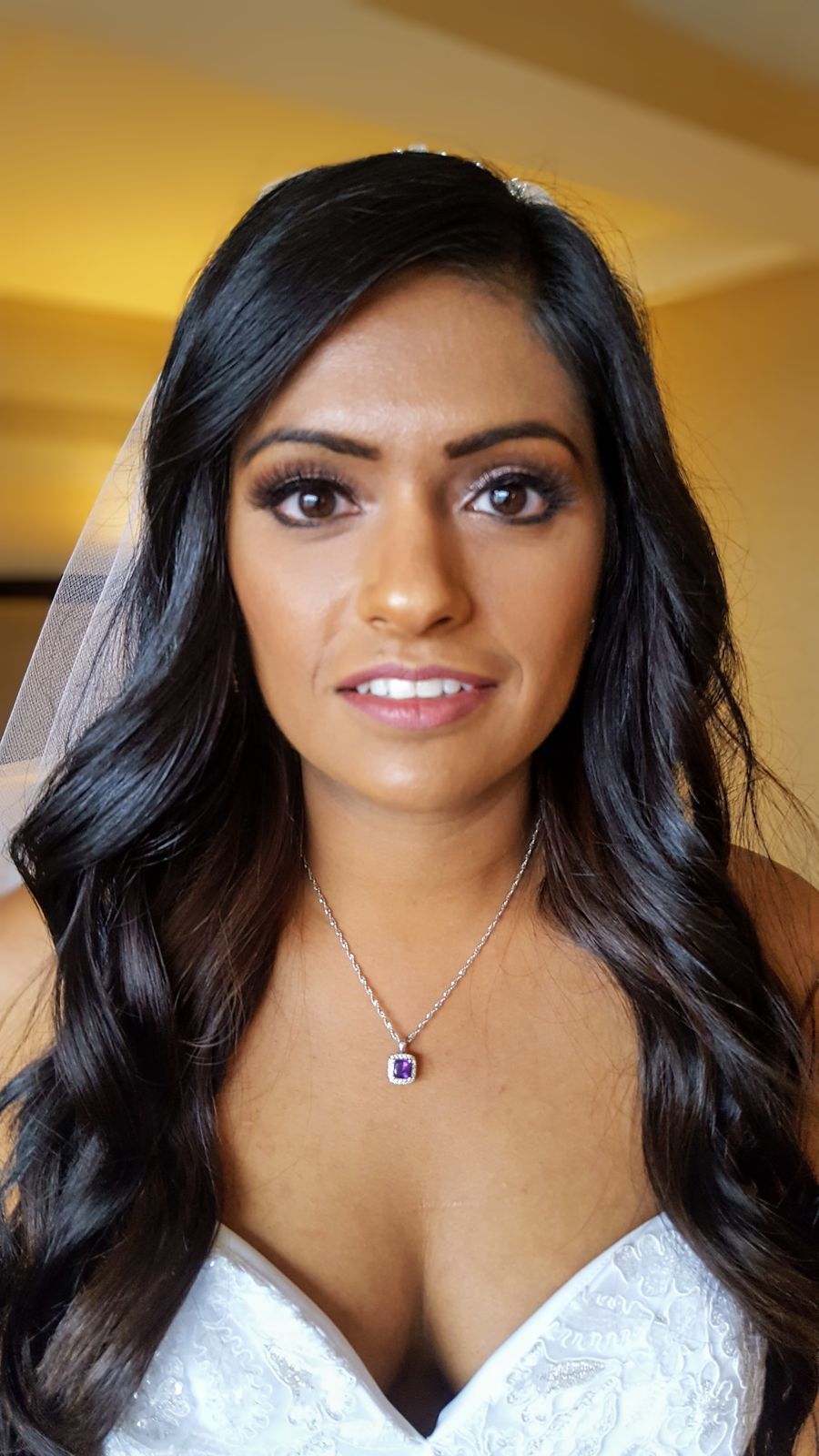 Bride with soft glam and veil