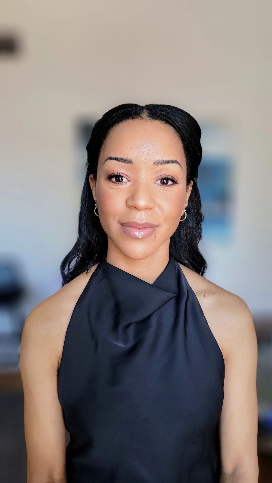 Sculpted glam with a nude lip